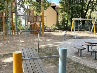 Erneuerter Spielplatz in der Moabiter Straße in Erbenheim öffnet mit inklusivem Angebot