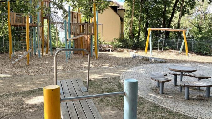 Erneuerter Spielplatz in der Moabiter Straße in Erbenheim öffnet mit inklusivem Angebot