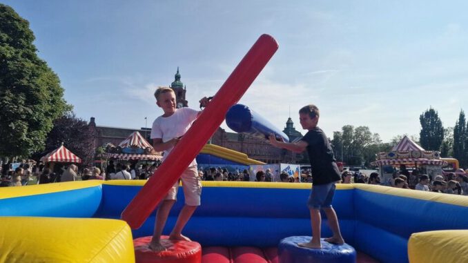Fünf Tage Sommerwiese in Wiesbaden: Spiel, Wasser und Kreatives gegenüber dem Hauptbahnhof