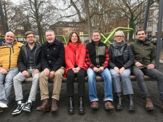 Große Schaukel auf dem Schulberg soll Aufenthaltsqualität und Blickachse zur Innenstadt stärken