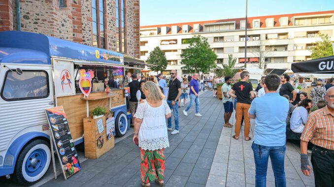 Hanau eröffnet Open Air Saison mit Feierabendmarkt und Markt für Schmuckkünstler