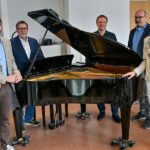 Hanau fördert Restaurierung des Steinway Flügels der Karl Rehbein Schule