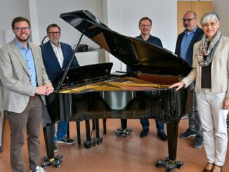 Hanau fördert Restaurierung des Steinway Flügels der Karl Rehbein Schule