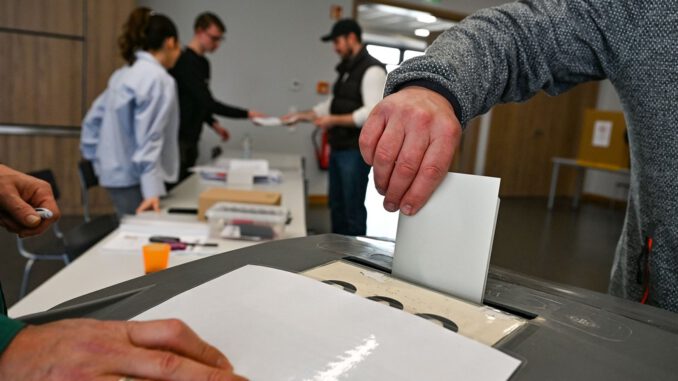 Hanau: Parteien und Kandidaten reichen Unterlagen für Kommunalwahl 2026 fristgerecht ein