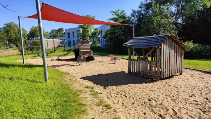 Hanau reinigt fast alle Sandflächen auf Spielplätzen, Schulen und Kitas Hanau reinigt fast alle Sandflächen auf Spielplätzen, Schulen und Kitas