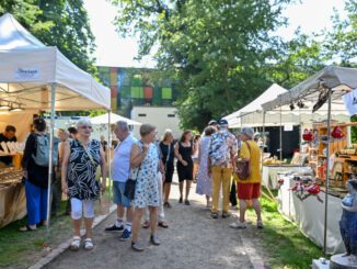 Hanauer Schlossgarten: Vier Tage Weinfest mit Live-Musik und mehr als 70 Kunsthandwerkern