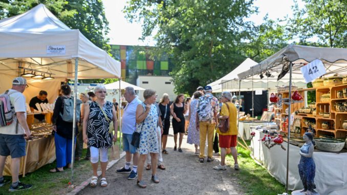 Hanauer Schlossgarten: Vier Tage Weinfest mit Live-Musik und mehr als 70 Kunsthandwerkern