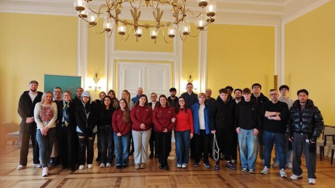 Jugendaustausch in Wiesbaden legt Fokus auf Medienkompetenz und demokratisches Handeln