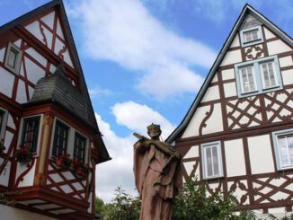 Kopf der Nepomuk-Statue in Erbach nach Vandalismus wieder befestigt