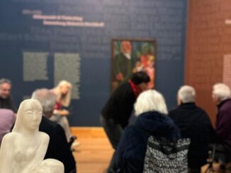Kunstgespräche im Museum Wiesbaden sollen Teilhabe von Menschen mit Demenz stärken