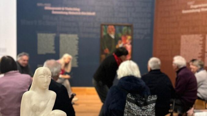 Kunstgespräche im Museum Wiesbaden sollen Teilhabe von Menschen mit Demenz stärken Kunstgespräche im Museum Wiesbaden sollen Teilhabe von Menschen mit Demenz stärken