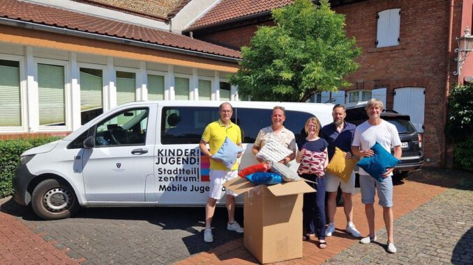 Lions Club übergibt rund 30 Kissen an Jugendräume in östlichen Wiesbaden Stadtteilen Lions Club übergibt rund 30 Kissen an Jugendräume in östlichen Wiesbaden Stadtteilen