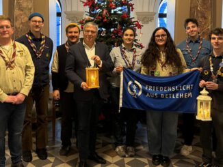 Mut und Hoffnung: Friedenslicht im Wiesbadener Rathaus empfangen