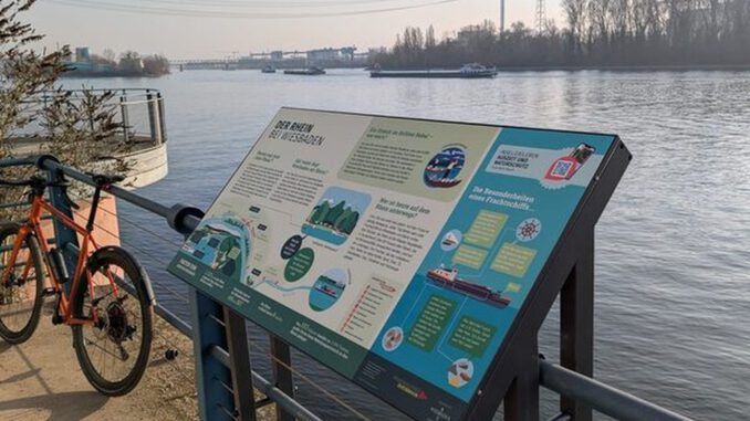 Neun Informationstafeln erklären Natur, Industrie und Geschichte an Wiesbadens Flussufern