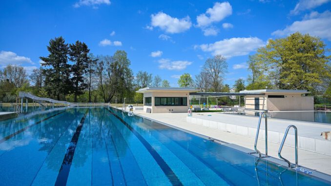 Radio FFH meldet sich live aus Hanau zur Eröffnung des sanierten Heinrich-Fischer-Bades