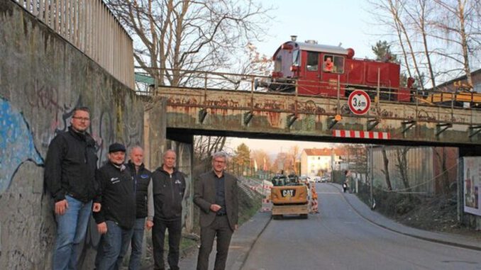 Reparaturen an Aartalbahnbrücke über Flachstraße haben begonnen