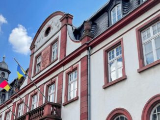 Sektfest: Rathaus, Standesamt und Verwaltungsgebäude in Eltville nur bis 10.30 Uhr geöffnet