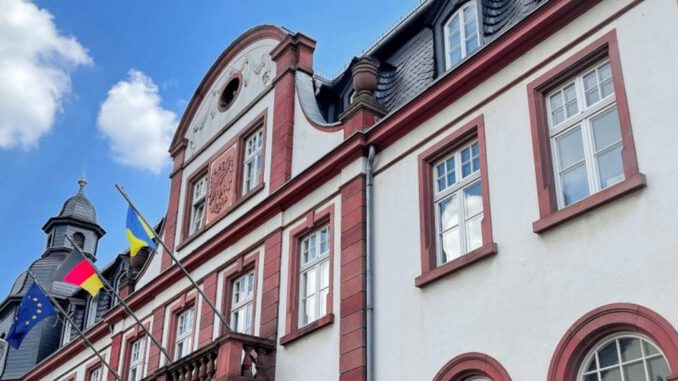 Sektfest: Rathaus, Standesamt und Verwaltungsgebäude in Eltville nur bis 10.30 Uhr geöffnet
