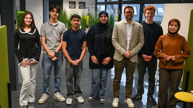 Stadtschülerrat bespricht Ganztagsanspruch, Bauprojekte und Demokratiebildung mit Hanauer Rathausspitze Stadtschülerrat bespricht Ganztagsanspruch, Bauprojekte und Demokratiebildung mit Hanauer Rathausspitze