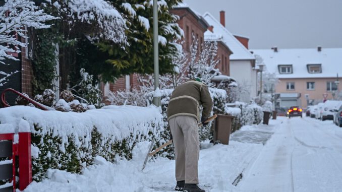Starker Schneefall in Hanau führt zu Müllausfällen, Schulschließungen und Verkehrsbehinderungen