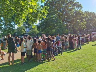 Verkürzte Sommerwiese in Wiesbaden lockt täglich rund 2000 Besucherinnen und Besucher
