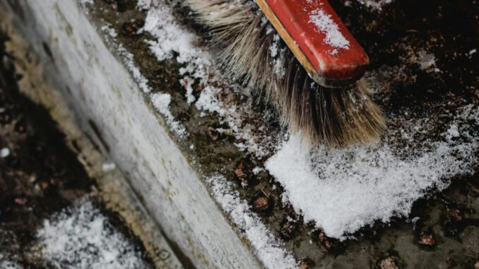 Walluf erinnert Anwohner an Räumpflicht bei Schnee und Glätte