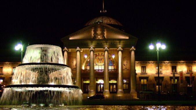 Wiesbaden kündigt Drohnenshow an und verschärft Sicherheitsregeln für Silvester am Bowling Green