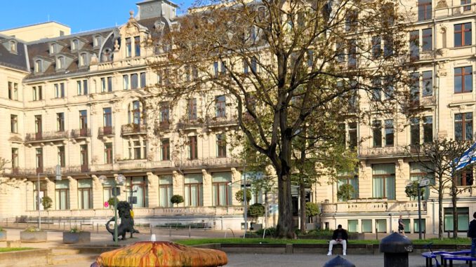 Wiesbaden stellt Zukunft der 26 Thermalquellen und Chancen der urbanen Geothermie zur Diskussion