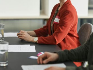 Wiesbaden: Wahlausschuss prüft 15 Listen und 148 Ortsvorschläge für die Kommunalwahl am 15. März